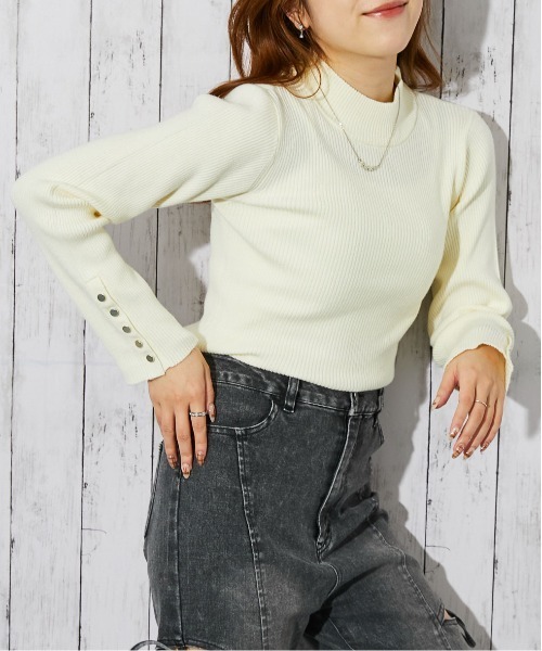 GORGE(ゴージ)の「《袖ボタン×リブ》レディース ハイネックニット 美シルエット シンプル 秋冬(ニット/セーター・レディース・アイボリー/ブラック/その他/ブルー/ボルドー・F)」の2枚目の写真