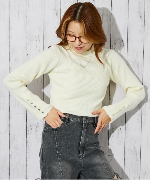 GORGE(ゴージ)の「《袖ボタン×リブ》レディース ハイネックニット 美シルエット シンプル 秋冬(ニット/セーター・レディース・アイボリー/ブラック/その他/ブルー/ボルドー・F)」の7枚目の写真