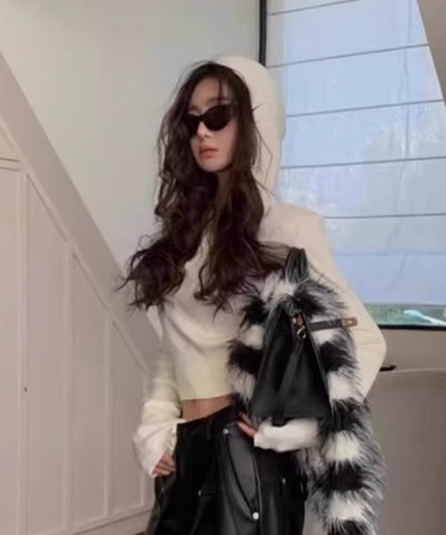 HALEY PESCA（ヘーリーペスカ）の「HALEY PESCA/ショート丈　フードニットトップス（ニット/セーター・レディース・ブラック/グレー/レッド/ホワイト・FREE）」の5枚目の写真