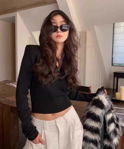 HALEY PESCA（ヘーリーペスカ）の「HALEY PESCA/ショート丈　フードニットトップス（ニット/セーター・レディース・ブラック/グレー/レッド/ホワイト・FREE）」の11枚目の写真