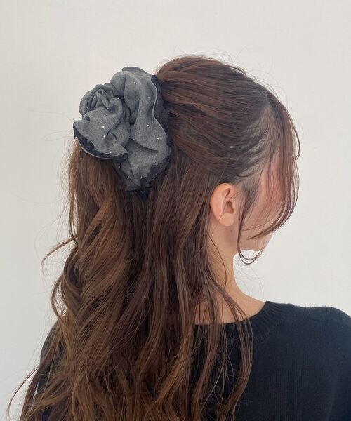 MAJESTIC LEGON（マジェスティックレゴン）の「ラインストーンシュシュ（シュシュ・レディース・ピンク/グレー/ブラック・FREE）」の3枚目の写真