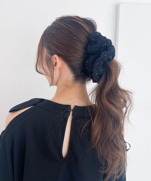 MAJESTIC LEGON（マジェスティックレゴン）の「ラインストーンシュシュ（シュシュ・レディース・ピンク/グレー/ブラック・FREE）」の6枚目の写真