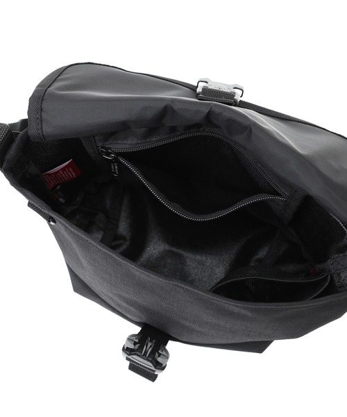 Manhattan Portage（マンハッタンポーテージ）の「NYLON MESSENGER BAG (XXS) FZP NO COFFEE（メッセンジャーバッグ・メンズ・ブラック・X-SMALL）」の7枚目の写真