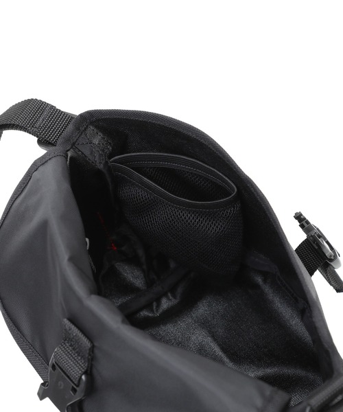 Manhattan Portage（マンハッタンポーテージ）の「NYLON MESSENGER BAG (XXS) FZP NO COFFEE（メッセンジャーバッグ・メンズ・ブラック・X-SMALL）」の9枚目の写真