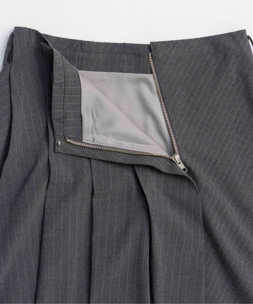 MAISON SPECIAL（メゾンスペシャル）の「Asymmetry Tucked Midi Skirt / アシンメトリータックミモレスカート（スカート・レディース・ブラック/グレー・38/36）」の11枚目の写真