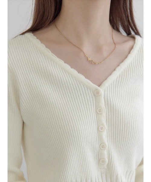 amel(エイメル)の「【RE ARRIVAL】スカラップVネックデザインニット/アイボリー(Tシャツ/カットソー・レディース・アイボリー・FREE)」の4枚目の写真