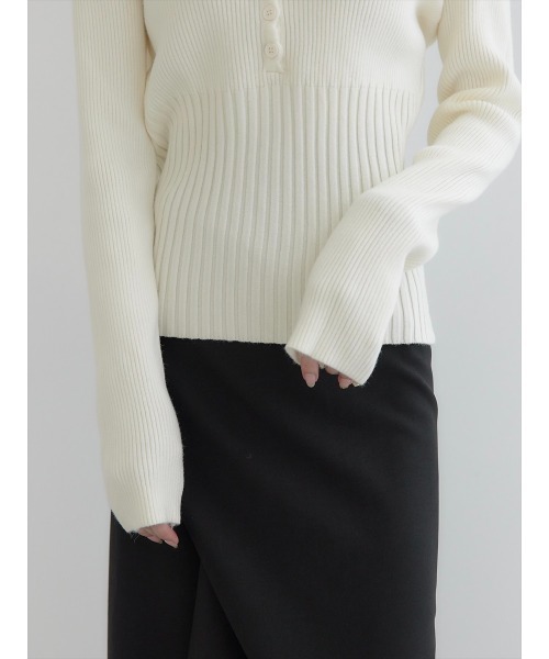 amel(エイメル)の「【RE ARRIVAL】スカラップVネックデザインニット/アイボリー(Tシャツ/カットソー・レディース・アイボリー・FREE)」の5枚目の写真