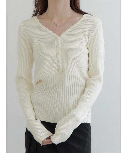 amel(エイメル)の「【RE ARRIVAL】スカラップVネックデザインニット/アイボリー(Tシャツ/カットソー・レディース・アイボリー・FREE)」の6枚目の写真