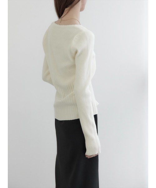 amel(エイメル)の「【RE ARRIVAL】スカラップVネックデザインニット/アイボリー(Tシャツ/カットソー・レディース・アイボリー・FREE)」の8枚目の写真