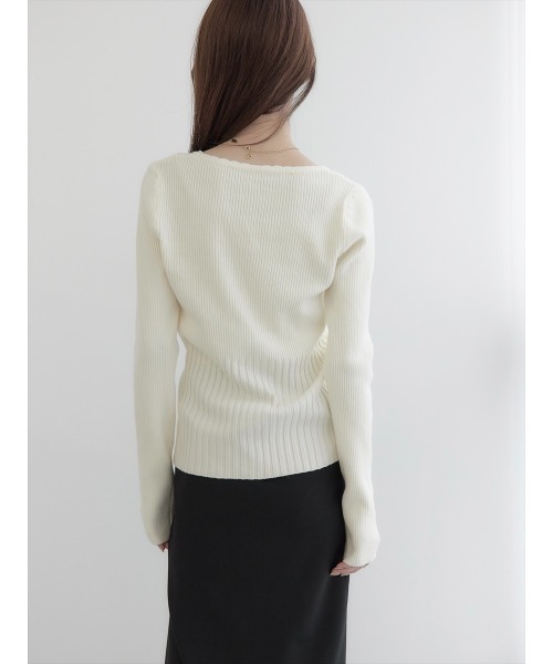 amel(エイメル)の「【RE ARRIVAL】スカラップVネックデザインニット/アイボリー(Tシャツ/カットソー・レディース・アイボリー・FREE)」の9枚目の写真