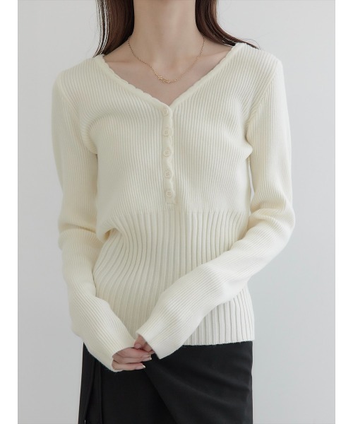 amel(エイメル)の「【RE ARRIVAL】スカラップVネックデザインニット/アイボリー(Tシャツ/カットソー・レディース・アイボリー・FREE)」の10枚目の写真