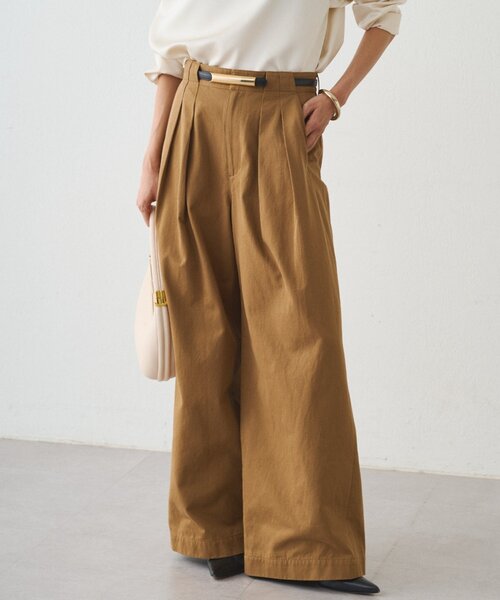 LOUNGEDRESS（ラウンジドレス）の「チノベルトタックパンツ（チノパンツ・レディース・オフホワイト/キャメル・MEDIUM/SMALL）」の2枚目の写真