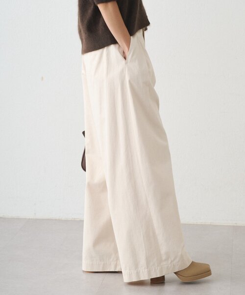 LOUNGEDRESS（ラウンジドレス）の「チノベルトタックパンツ（チノパンツ・レディース・オフホワイト/キャメル・MEDIUM/SMALL）」の12枚目の写真