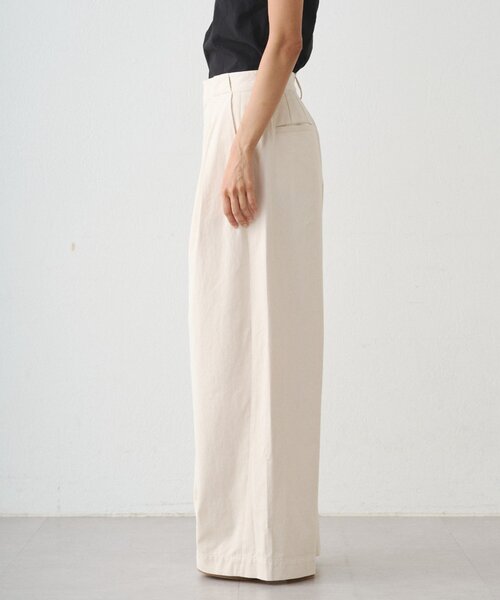 LOUNGEDRESS（ラウンジドレス）の「チノベルトタックパンツ（チノパンツ・レディース・オフホワイト/キャメル・MEDIUM/SMALL）」の14枚目の写真