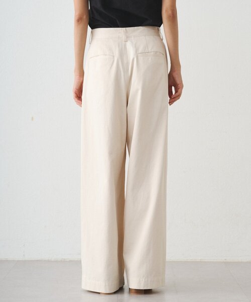 LOUNGEDRESS（ラウンジドレス）の「チノベルトタックパンツ（チノパンツ・レディース・オフホワイト/キャメル・MEDIUM/SMALL）」の15枚目の写真