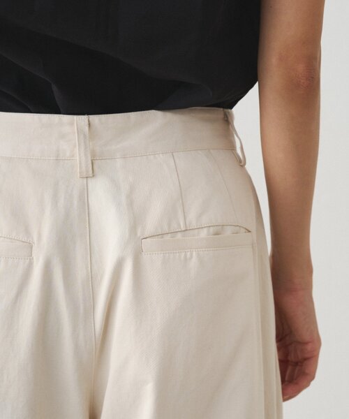 LOUNGEDRESS（ラウンジドレス）の「チノベルトタックパンツ（チノパンツ・レディース・オフホワイト/キャメル・MEDIUM/SMALL）」の16枚目の写真