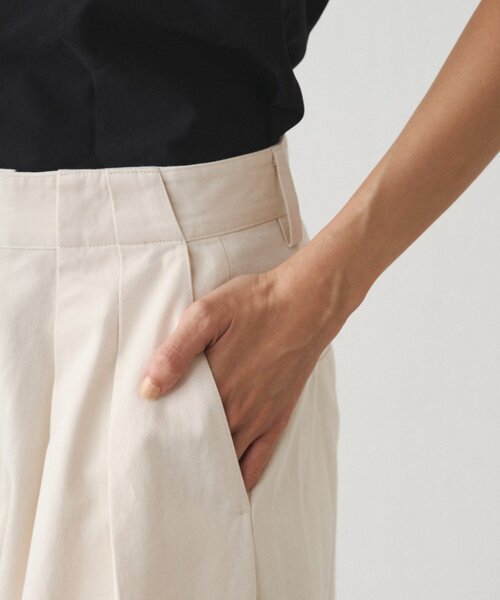 LOUNGEDRESS（ラウンジドレス）の「チノベルトタックパンツ（チノパンツ・レディース・オフホワイト/キャメル・MEDIUM/SMALL）」の18枚目の写真