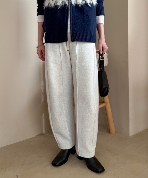 Doux archives(ドゥアルシーヴ)の「裏起毛カーブパンツ(スウェットパンツ・レディース・ブラック/グレー/オートミール・FREE)」の3枚目の写真