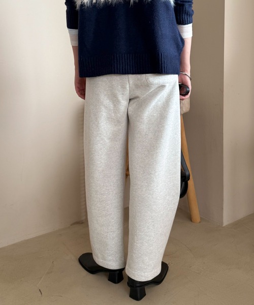 Doux archives(ドゥアルシーヴ)の「裏起毛カーブパンツ(スウェットパンツ・レディース・ブラック/グレー/オートミール・FREE)」の21枚目の写真