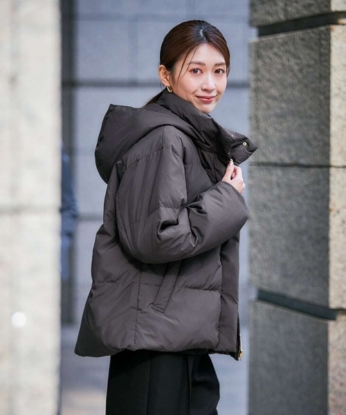 a.v.v(アーヴェヴェ)の「【2WAY】スタンドネックショートダウンジャケット(その他アウター・レディース・チャコールグレー/アイボリー/ブラック・34/36/42/38/40)」の22枚目の写真