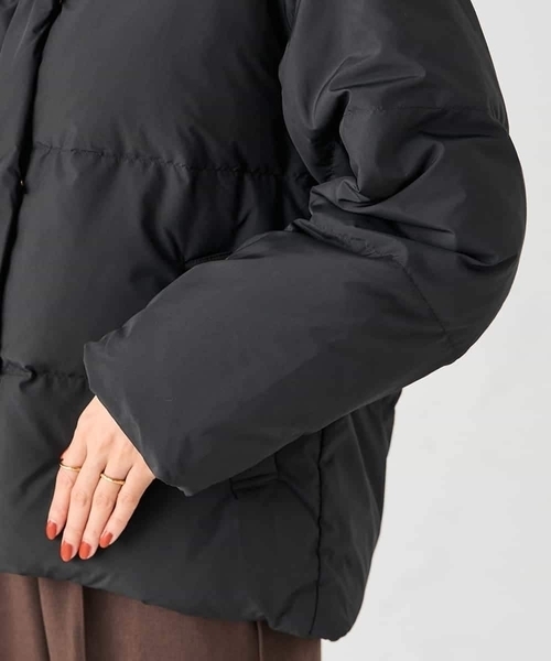 a.v.v(アーヴェヴェ)の「【2WAY】スタンドネックショートダウンジャケット(その他アウター・レディース・チャコールグレー/アイボリー/ブラック・34/36/42/38/40)」の4枚目の写真