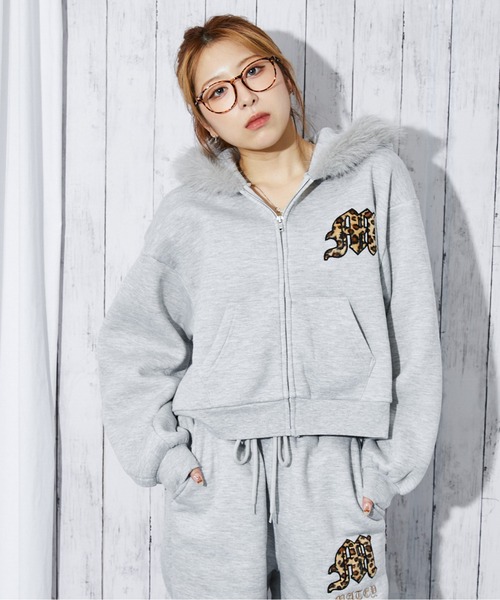 セール】《ファーフード×ロゴ刺繍》レディース 裏起毛ジップパーカー