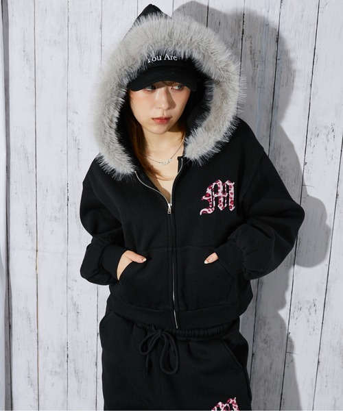セール】《ファーフード×ロゴ刺繍》レディース 裏起毛ジップパーカー