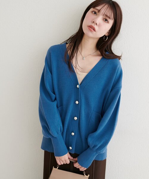 natural couture(ナチュラルクチュール)の「【WEB限定】ぷっくり金ボタンミドルカーデ(カーディガン/ボレロ・レディース・アイボリー/チャコールグレー/ブルー/ピンク/ブラウン・FREE)」の4枚目の写真