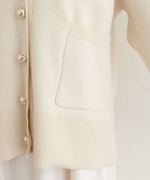 natural couture(ナチュラルクチュール)の「【WEB限定】ぷっくり金ボタンミドルカーデ(カーディガン/ボレロ・レディース・アイボリー/チャコールグレー/ブルー/ピンク/ブラウン・FREE)」の6枚目の写真