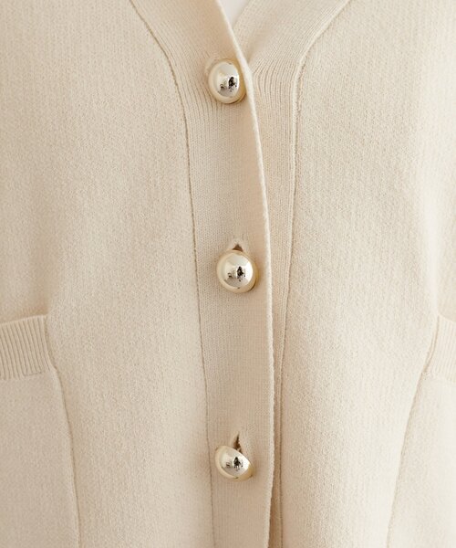 natural couture(ナチュラルクチュール)の「【WEB限定】ぷっくり金ボタンミドルカーデ(カーディガン/ボレロ・レディース・アイボリー/チャコールグレー/ブルー/ピンク/ブラウン・FREE)」の8枚目の写真