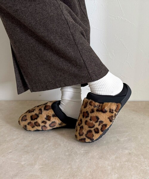 fredy emue（フレディエミュ）の「【MEI/メイ】２wayレオパードファーモックシューズ（パンプス・レディース・ベージュ系その他3・M/L）」の2枚目の写真