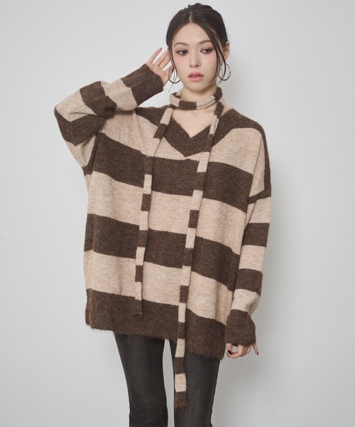 ENVYM(アンビー)の「ボウタイ付ボーダーVネックルーズニット(ニット/セーター・レディース・ブラウン/グレー・FREE)」の4枚目の写真
