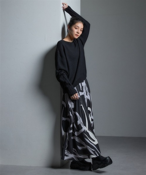 Soiunique（スワユニーク）の「裏あったか総アート柄フレアスカート ［Soiunique］（スカート・レディース・ネイビー系/ブラック系・M/L/LL）」の3枚目の写真