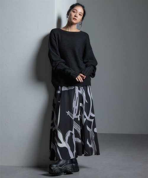 Soiunique（スワユニーク）の「裏あったか総アート柄フレアスカート ［Soiunique］（スカート・レディース・ネイビー系/ブラック系・M/L/LL）」の5枚目の写真