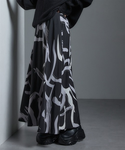 Soiunique（スワユニーク）の「裏あったか総アート柄フレアスカート ［Soiunique］（スカート・レディース・ネイビー系/ブラック系・M/L/LL）」の8枚目の写真