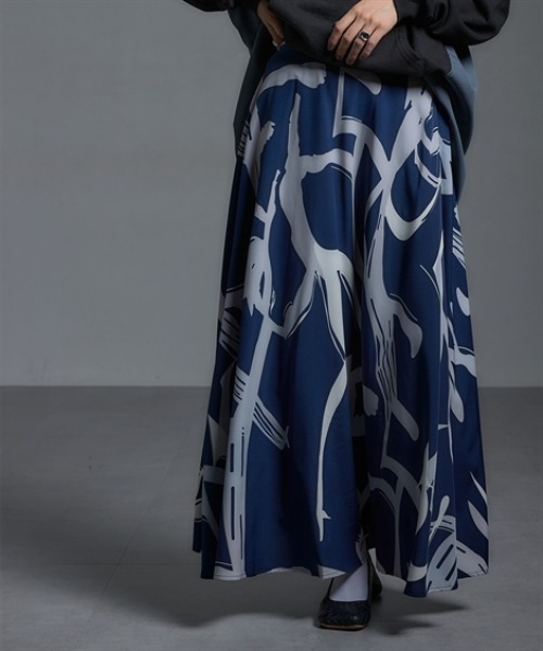 Soiunique（スワユニーク）の「裏あったか総アート柄フレアスカート ［Soiunique］（スカート・レディース・ネイビー系/ブラック系・M/L/LL）」の14枚目の写真