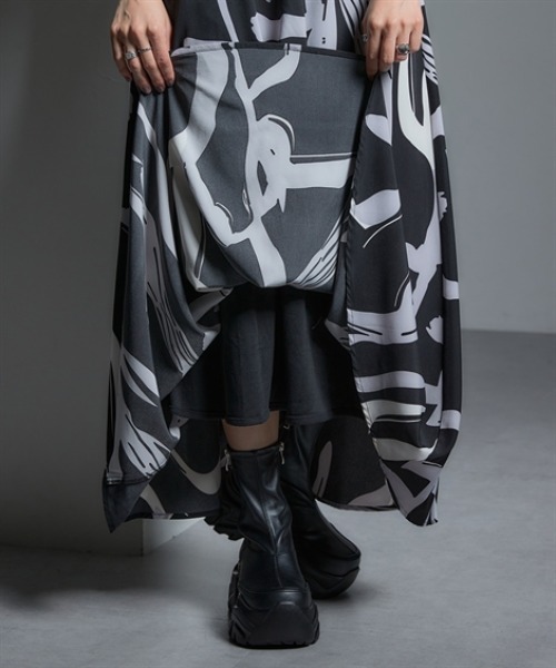 Soiunique（スワユニーク）の「裏あったか総アート柄フレアスカート ［Soiunique］（スカート・レディース・ネイビー系/ブラック系・M/L/LL）」の19枚目の写真