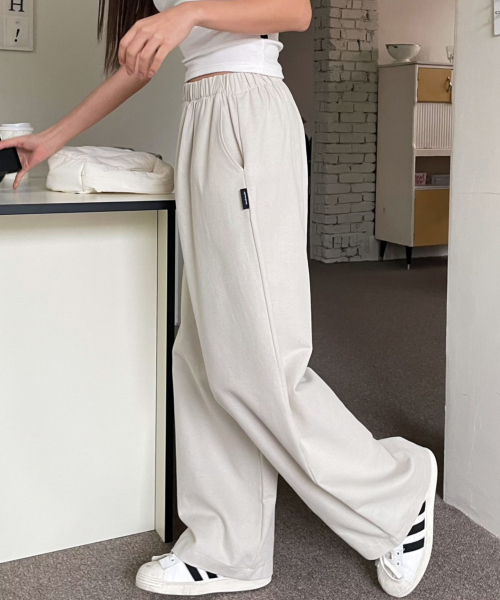 muahmuah（ムーアムーア）の「ワイドバンディングコットンパンツ[2色]（スウェットパンツ・レディース・ブラック/サンドベージュ/ライトグレー・FREE）」の12枚目の写真