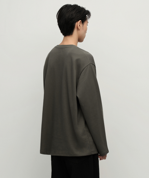 MUSINSA STANDARD（ムシンサスタンダード）の「[ヒートタンダード] クルーネック長袖Tシャツ [ダスティカーキ]（Tシャツ/カットソー・メンズ・その他・X-LARGE/XX-LARGE/SMALL/MEDIUM/LARGE/XXX-LARGE）」の3枚目の写真