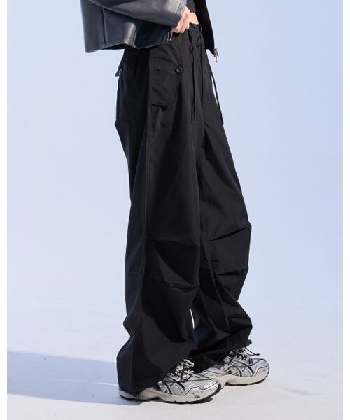 MOAA(モア)の「ナイロンパラシュートパンツ (ブラック)(その他パンツ・レディース・その他・SMALL/MEDIUM/LARGE)」の1枚目の写真