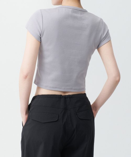 MUSINSA STANDARD WOMAN（ムシンサスタンダードウーマン）の「ウィメンズスリムクロップクルーネックTシャツ[パープルグレー]（Tシャツ/カットソー・レディース・その他・SMALL/MEDIUM/LARGE/X-LARGE/X-SMALL）」の6枚目の写真