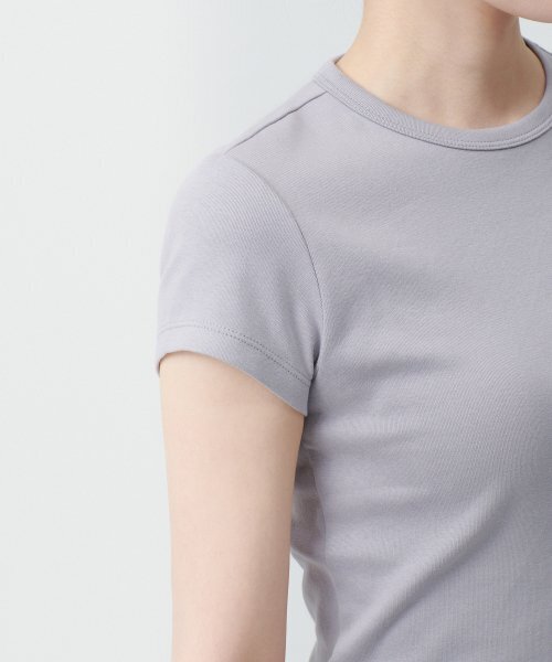 MUSINSA STANDARD WOMAN（ムシンサスタンダードウーマン）の「ウィメンズスリムクロップクルーネックTシャツ[パープルグレー]（Tシャツ/カットソー・レディース・その他・SMALL/MEDIUM/LARGE/X-LARGE/X-SMALL）」の9枚目の写真