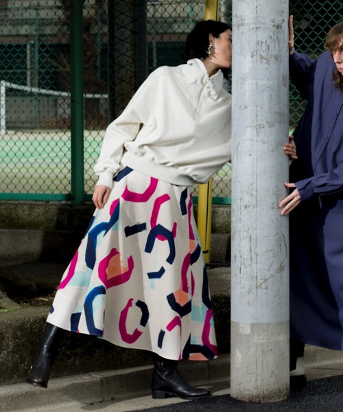 RUMCHE(ラムシェ)の「"POPPIN" Art Print Skirt / POPPINアートプリントスカート(スカート・レディース・ネイビー/オフホワイト・SMALL/MEDIUM)」の1枚目の写真
