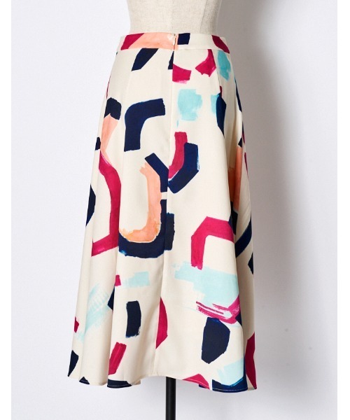 RUMCHE(ラムシェ)の「"POPPIN" Art Print Skirt / POPPINアートプリントスカート(スカート・レディース・ネイビー/オフホワイト・SMALL/MEDIUM)」の4枚目の写真