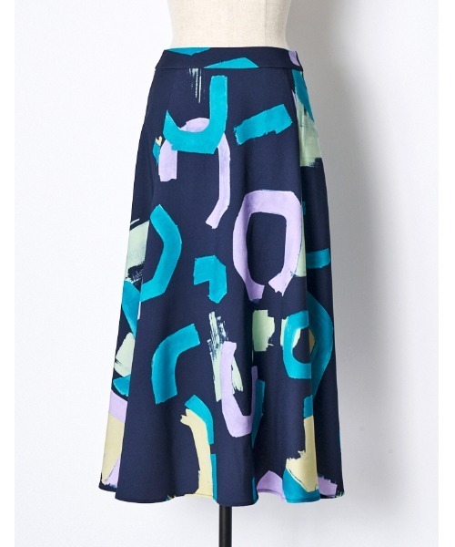 RUMCHE(ラムシェ)の「"POPPIN" Art Print Skirt / POPPINアートプリントスカート(スカート・レディース・ネイビー/オフホワイト・SMALL/MEDIUM)」の13枚目の写真