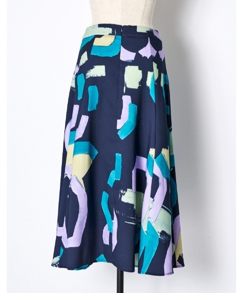 RUMCHE(ラムシェ)の「"POPPIN" Art Print Skirt / POPPINアートプリントスカート(スカート・レディース・ネイビー/オフホワイト・SMALL/MEDIUM)」の11枚目の写真