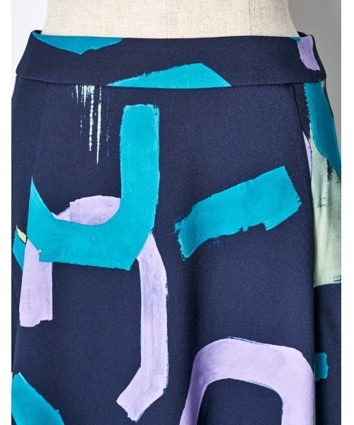 RUMCHE(ラムシェ)の「"POPPIN" Art Print Skirt / POPPINアートプリントスカート(スカート・レディース・ネイビー/オフホワイト・SMALL/MEDIUM)」の10枚目の写真