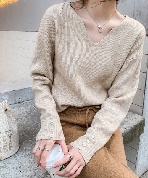 yuue' ( wear )(ユーイ)の「Vネックボタンリブニットトップス(ニット/セーター・レディース・ベージュ/ホワイト/ブラック・FREE)」の4枚目の写真