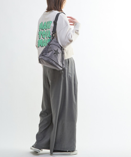 CONVERSE TOKYO（コンバーストウキョウ）の「NYLON BALLOON SHOULDER BAG（ショルダーバッグ・レディース・グレー/カーキ・FREE）」の13枚目の写真