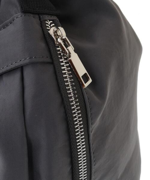 CONVERSE TOKYO（コンバーストウキョウ）の「NYLON BALLOON SHOULDER BAG（ショルダーバッグ・レディース・グレー/カーキ・FREE）」の7枚目の写真